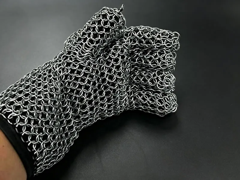 Five-fingers stainless steel mesh gloves with short sleeves and black linings make your hands and arms more comfortable.